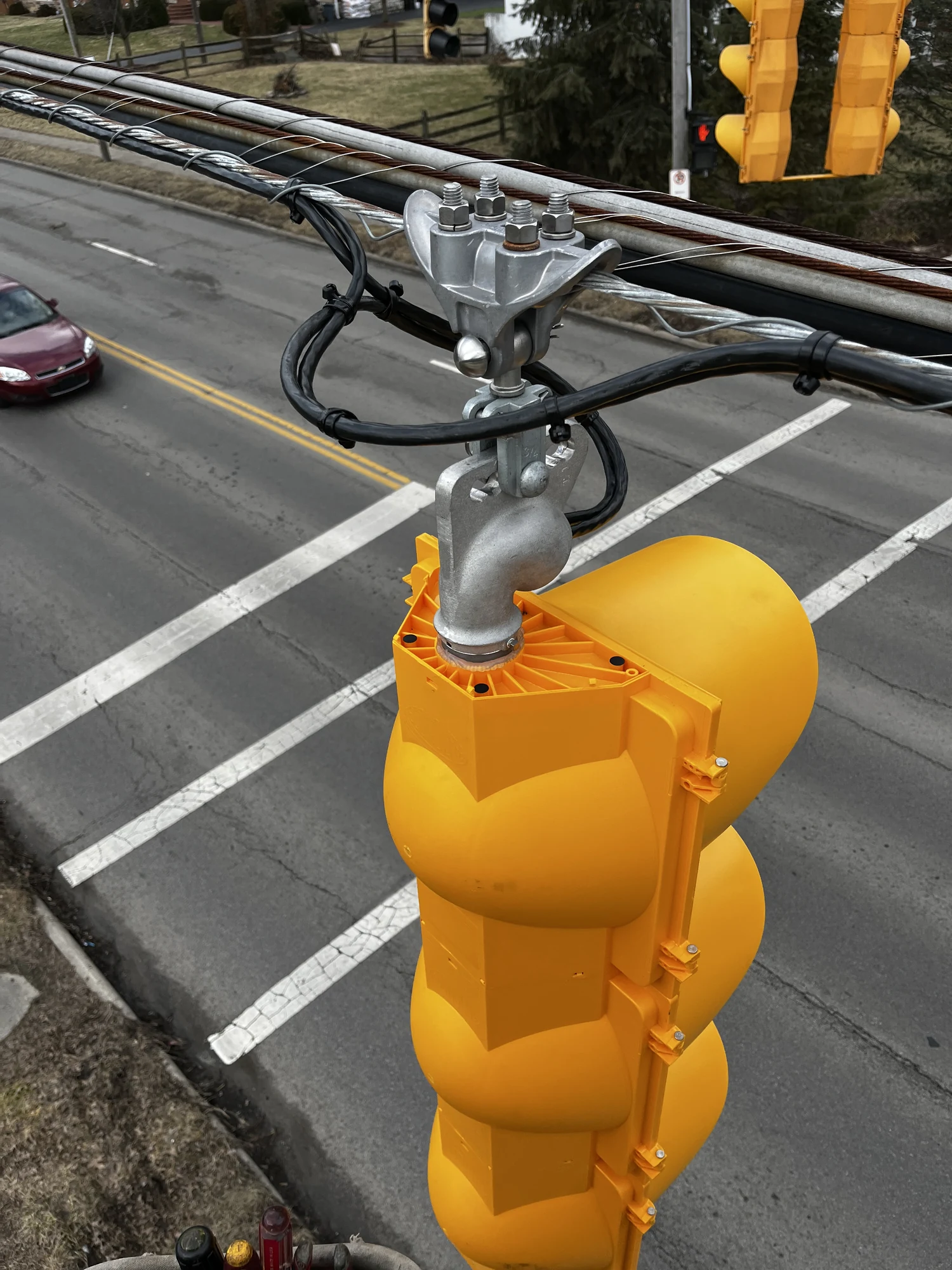 Traffic signal suspension and wiring above an intersection